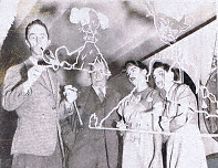 Norman Rockwell painting for admirers Early photo of Norman Rockwell painting